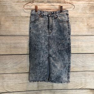 Acid wash skirt with split in front